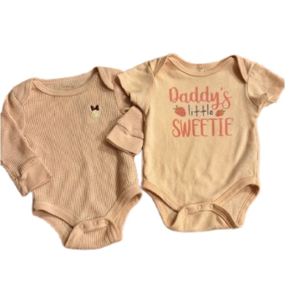 ⚫️ Bundle of 2 Baby Girls Onesies 0-3 Months - Picture 2 of 2